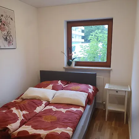 아파트 80m2 Ruhige 3 Duplexwohnung Mit Zwei Baeder Und Schoenem Garten 뮌헨