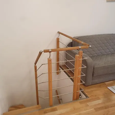 80m2 Ruhige 3 Duplexwohnung Mit Zwei Baeder Und Schoenem Garten *