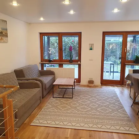 80m2 Ruhige 3 Duplexwohnung Mit Zwei Baeder Und Schoenem Garten *